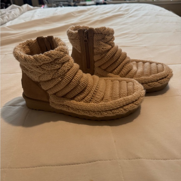 Ugg  Tan Knit Ankle Boots / Slippers - Picture 1 of 5